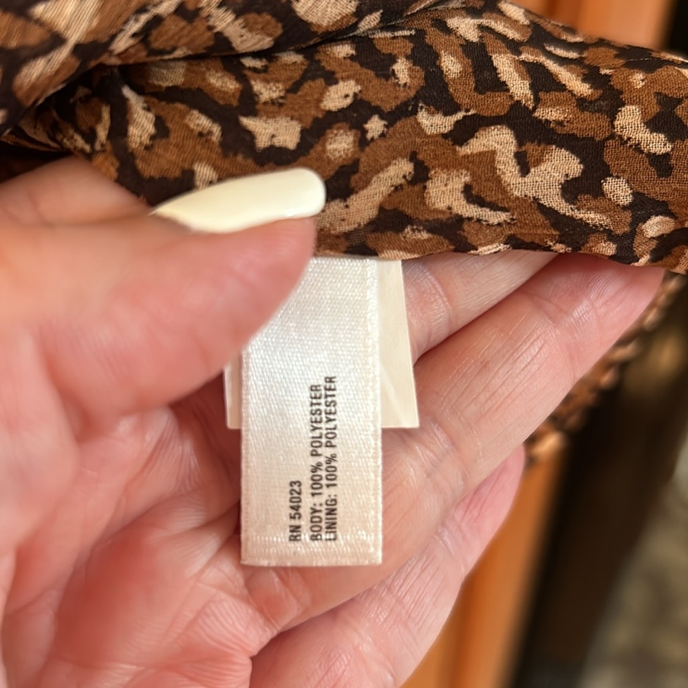 Gap women’s tanktop, size XS, brown/cream, ties at shoulder, leopard like print - Picture 5 of 7
